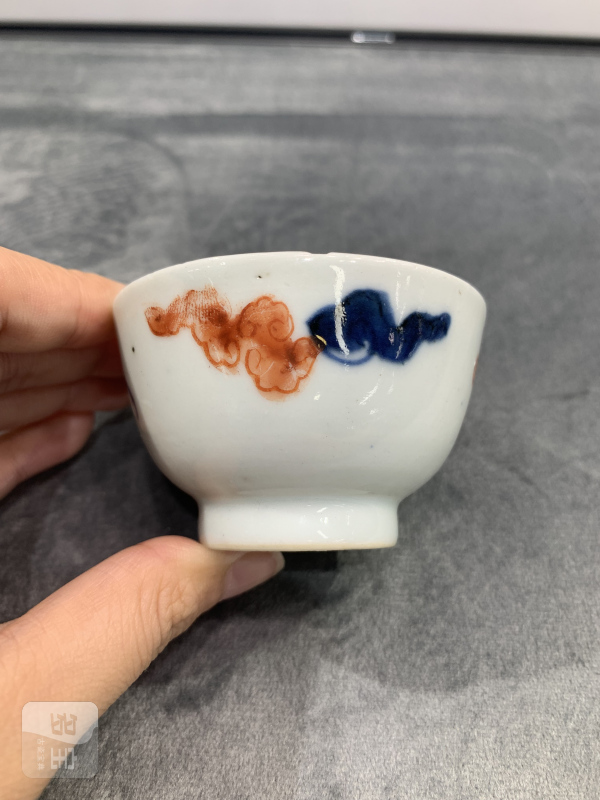 清乾隆青花矾红描金过墙龙纹小杯 - 图5